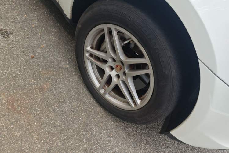 Used Porsche Macan 2017 Macan S 3.0T Right Front Wheel Hub