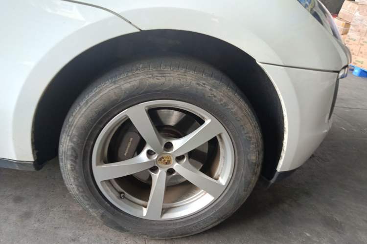 Used Porsche Macan 2017 Macan 2.0T Right Front Wheel Hub
