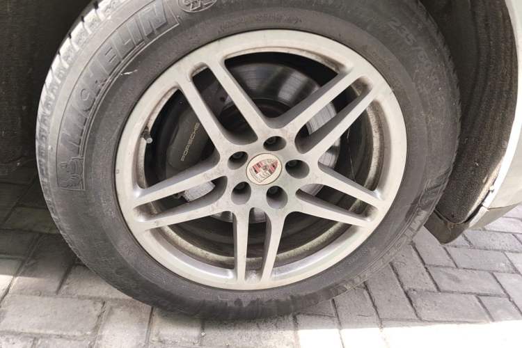 Used Porsche Macan 2017 Macan 2.0T Right Front Wheel Hub