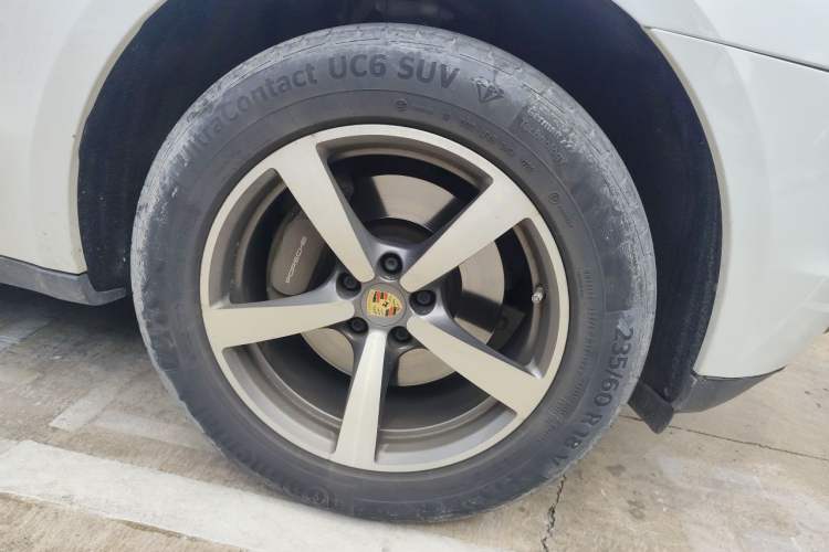Used Porsche Macan 2017 Macan 2.0T Right Front Wheel Hub