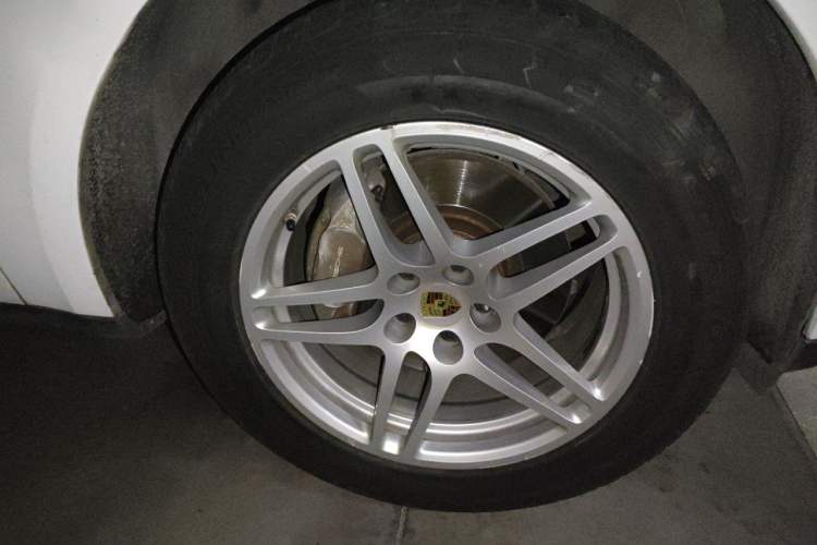 Used Porsche Macan 2017 Macan 2.0T Right Front Wheel Hub
