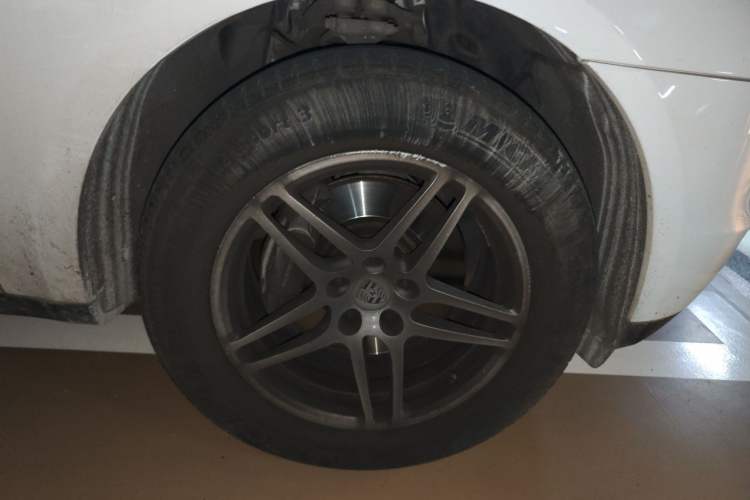 Used Porsche Macan 2017 Macan 2.0T Right Front Wheel Hub