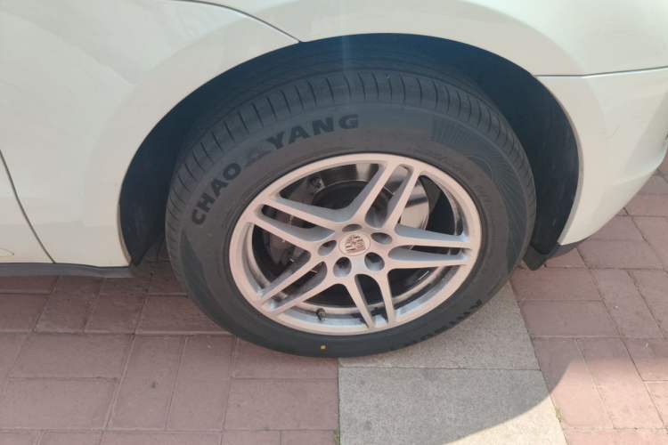 Used Porsche Macan 2017 Macan 2.0T Right Front Wheel Hub