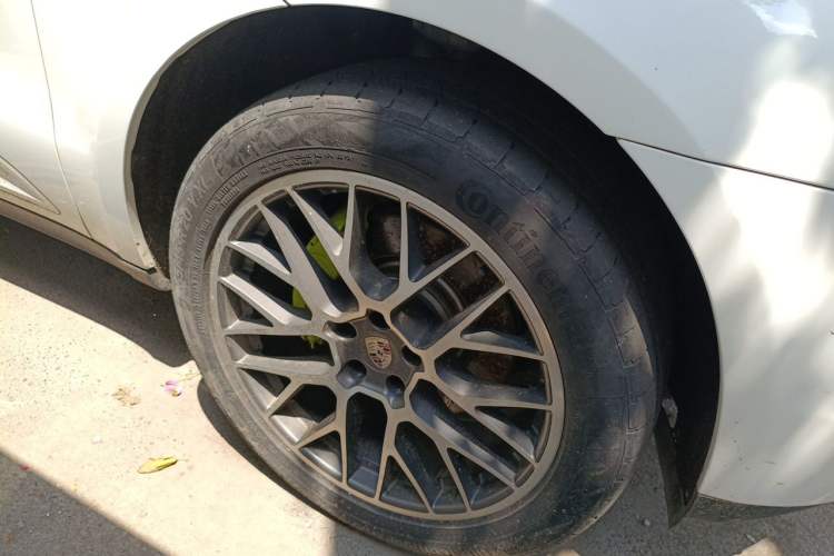 Used Porsche Macan 2017 Macan 2.0T Right Front Wheel Hub