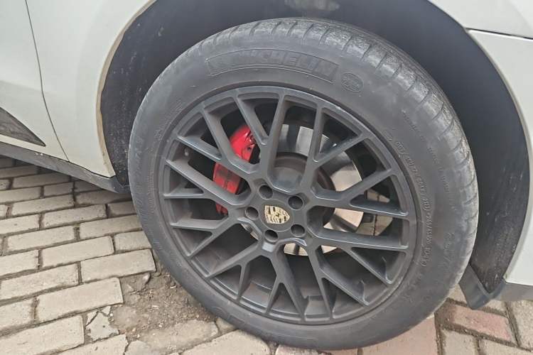 Used Porsche Macan 2017 Macan 2.0T Right Front Wheel Hub
