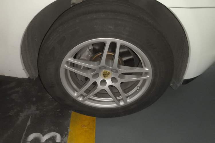 Used Porsche Macan 2017 Macan 2.0T Right Front Wheel Hub