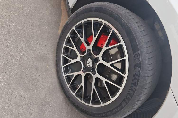 Used Porsche Macan 2017 Macan S 3.0T Right Front Wheel Hub