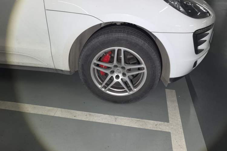 Used Porsche Macan 2017 Macan 2.0T Right Front Wheel Hub