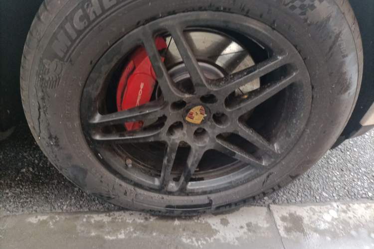 Used Porsche Macan 2017 Macan 2.0T Right Front Wheel Hub