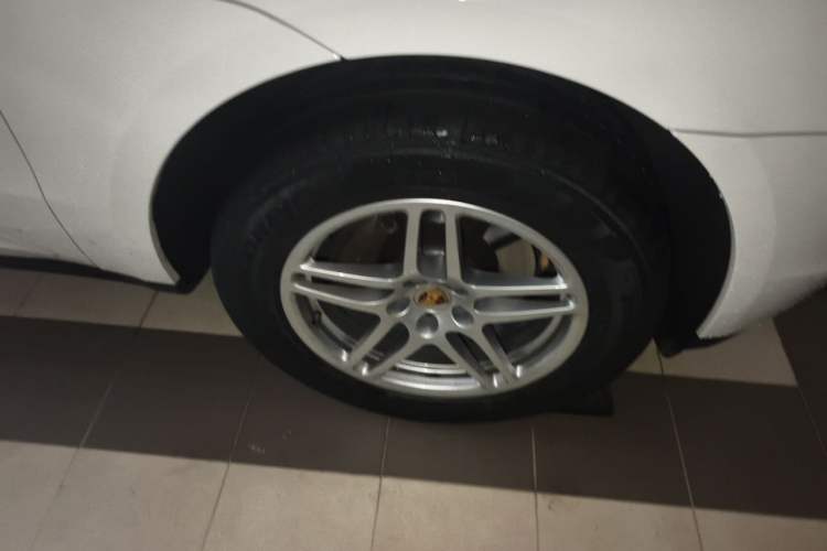Used Porsche Macan 2017 Macan 2.0T Right Front Wheel Hub