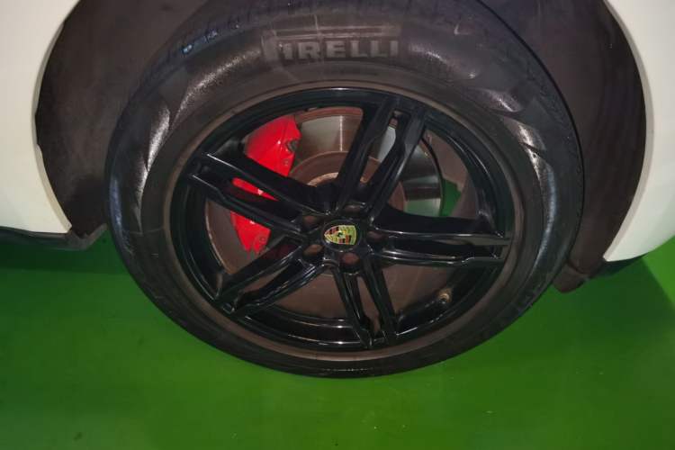 Used Porsche Macan 2017 Macan 2.0T Right Front Wheel Hub