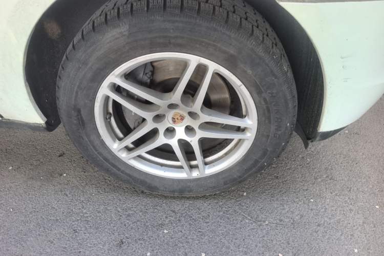 Used Porsche Macan 2017 Macan 2.0T Right Front Wheel Hub