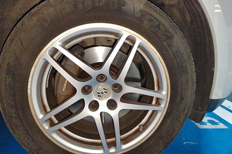Used Porsche Macan 2017 Macan 2.0T Right Front Wheel Hub