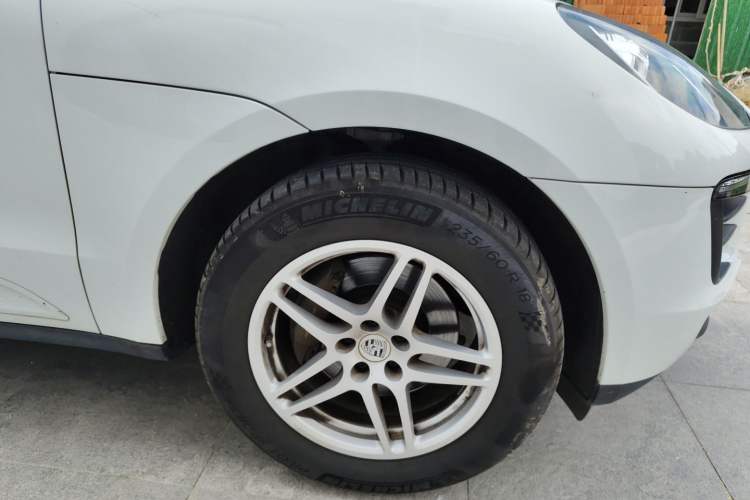 Used Porsche Macan 2017 Macan 2.0T Right Front Wheel Hub