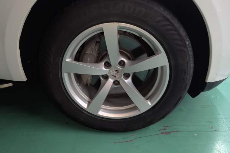 Used Porsche Macan 2017 Macan 2.0T Right Front Wheel Hub