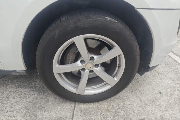 Used Porsche Macan 2017 Macan 2.0T Right Front Wheel Hub