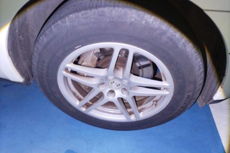 Used Porsche Macan 2017 Macan 2.0T Right Front Wheel Hub