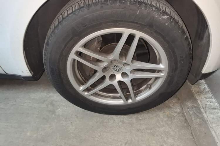 Used Porsche Macan 2017 Macan 2.0T Right Front Wheel Hub