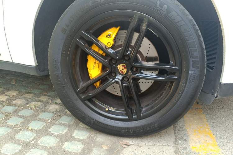 Used Porsche Macan 2017 Macan S 3.0T Right Front Wheel Hub