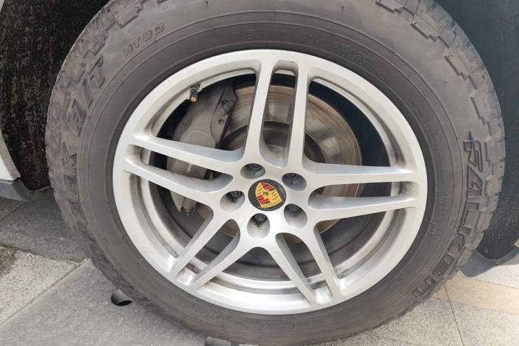 Used Porsche Macan 2017 Macan 2.0T Right Front Wheel Hub