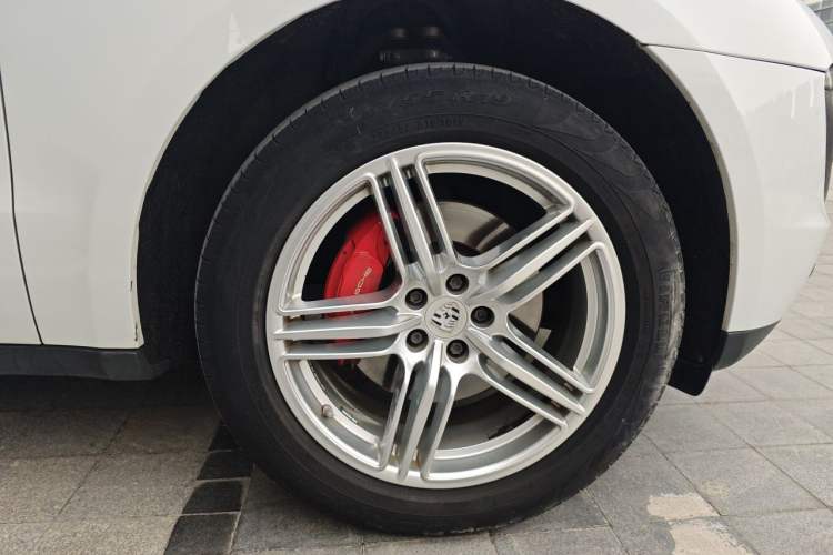 Used Porsche Macan 2017 Macan 2.0T Right Front Wheel Hub