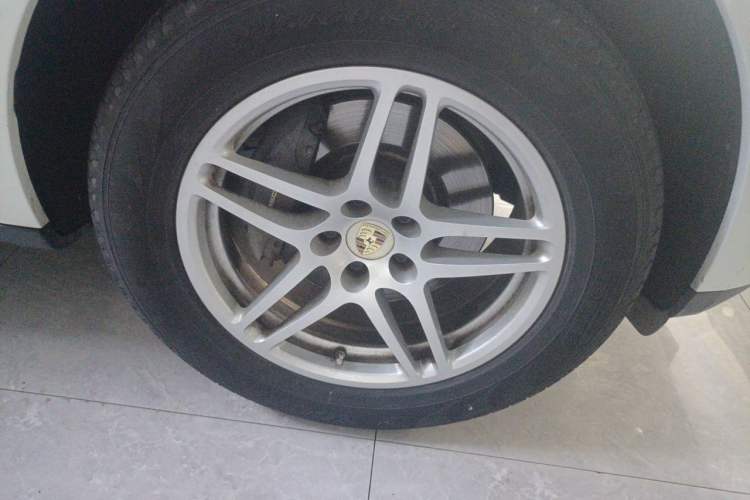 Used Porsche Macan 2017 Macan 2.0T Right Front Wheel Hub