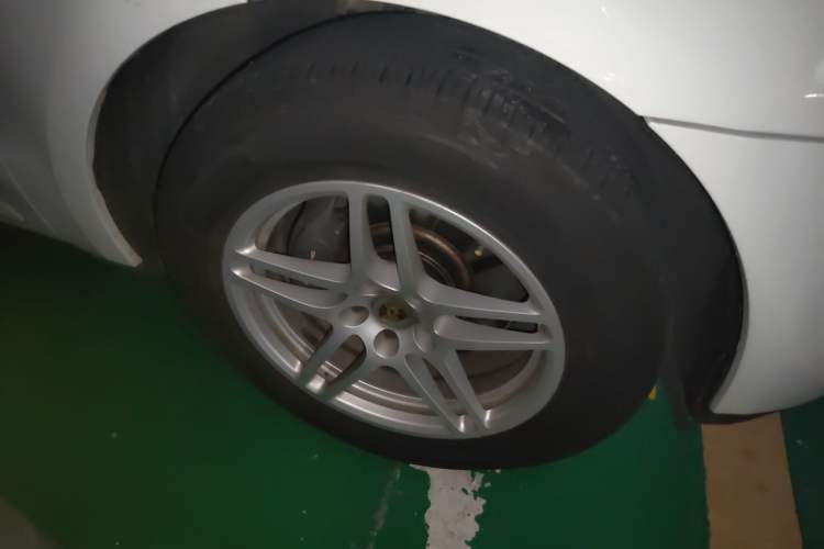 Used Porsche Macan 2017 Macan 2.0T Right Front Wheel Hub