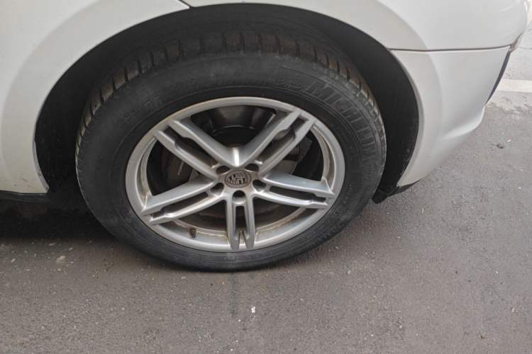 Used Porsche Macan 2017 Macan 2.0T Right Front Wheel Hub