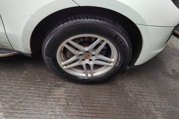 Used Porsche Macan 2017 Macan 2.0T Right Front Wheel Hub