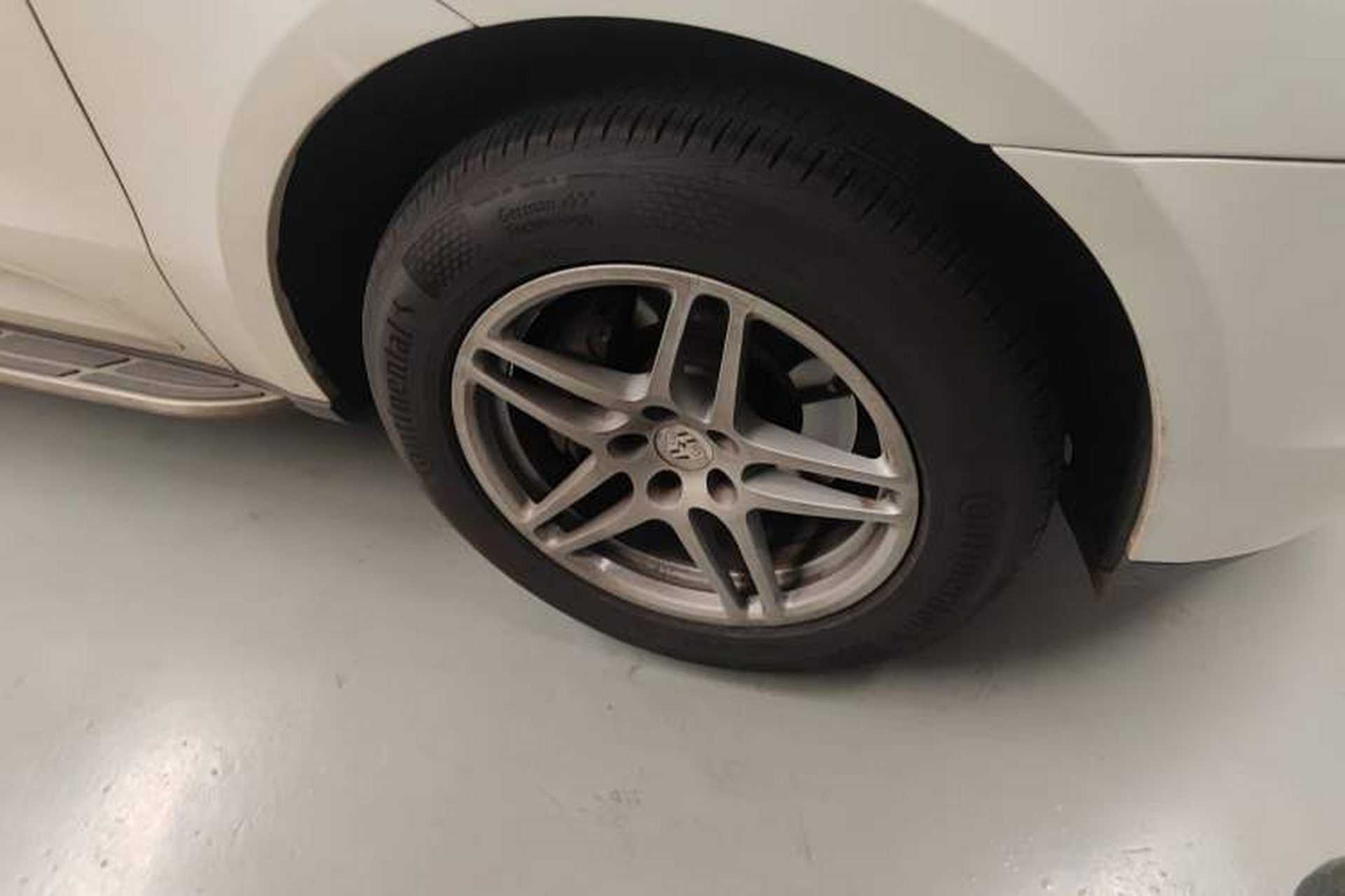 Used Porsche Macan 2017 Macan 2.0T Right Front Wheel Hub