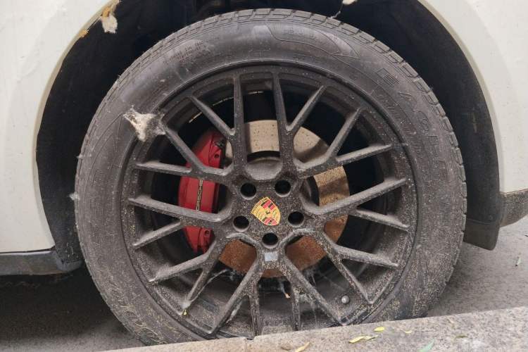 Used Porsche Macan 2017 Macan 2.0T Right Front Wheel Hub