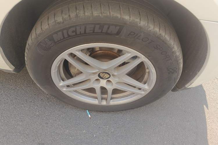 Used Porsche Macan 2017 Macan 2.0T Right Front Wheel Hub