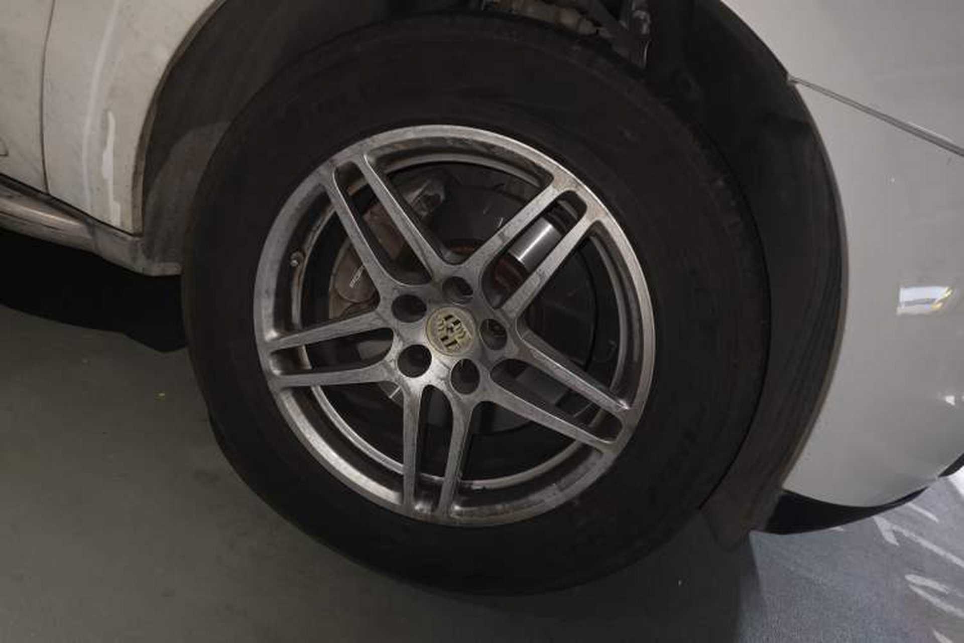 Used Porsche Macan 2017 Macan 2.0T Right Front Wheel Hub