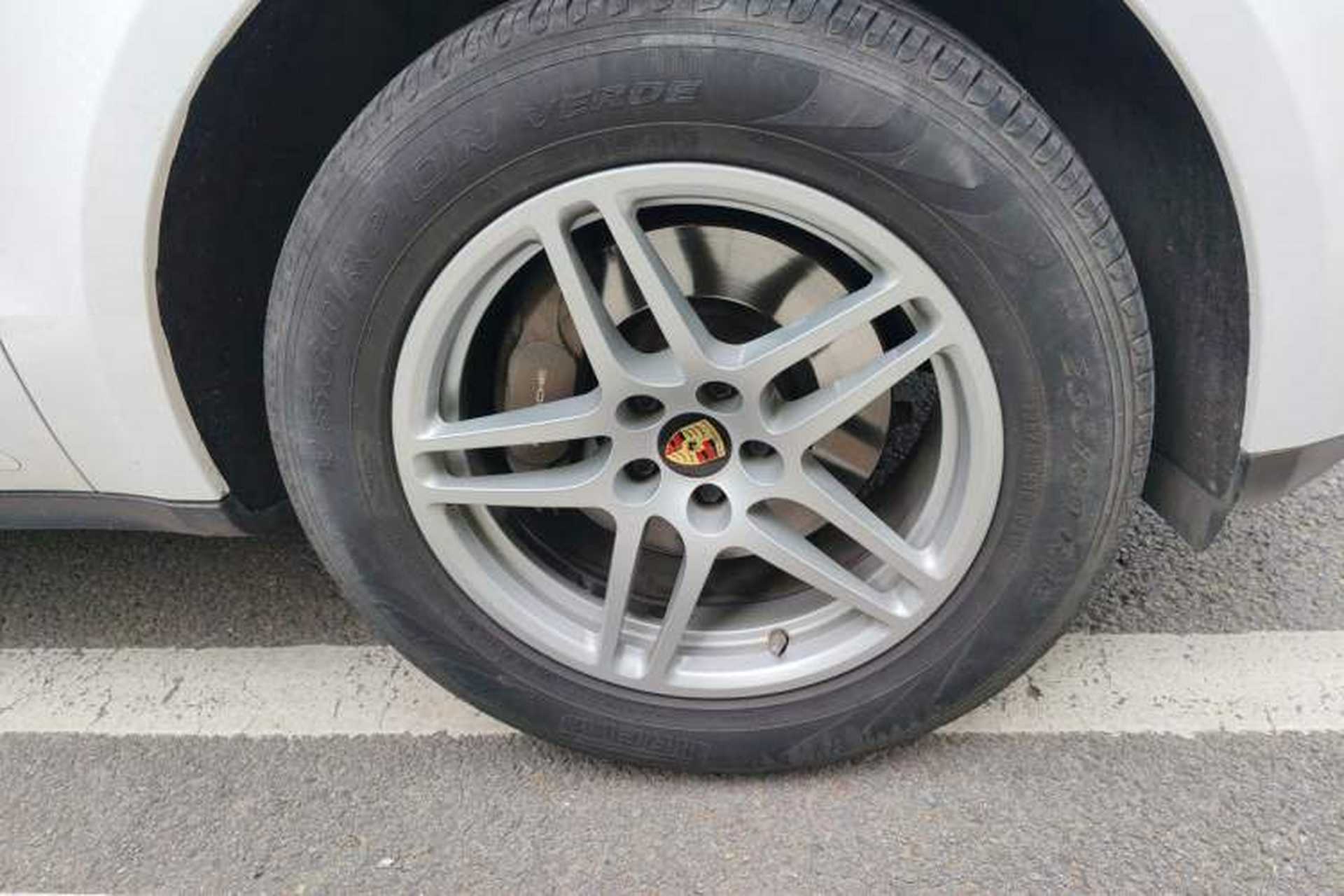 Used Porsche Macan 2017 Macan 2.0T Right Front Wheel Hub