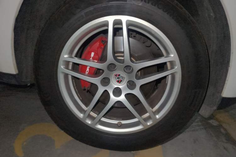 Used Porsche Macan 2017 Macan 2.0T Right Front Wheel Hub