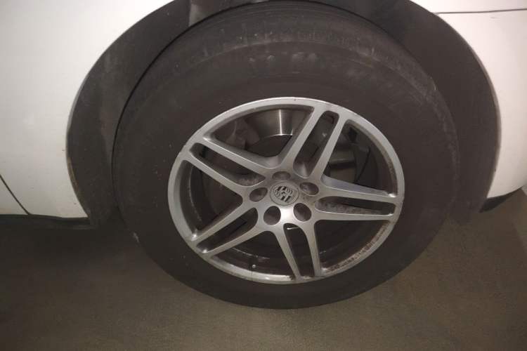 Used Porsche Macan 2017 Macan 2.0T Right Front Wheel Hub