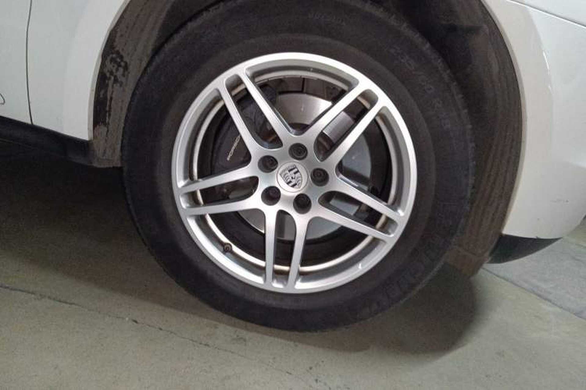 Used Porsche Macan 2017 Macan 2.0T Right Front Wheel Hub