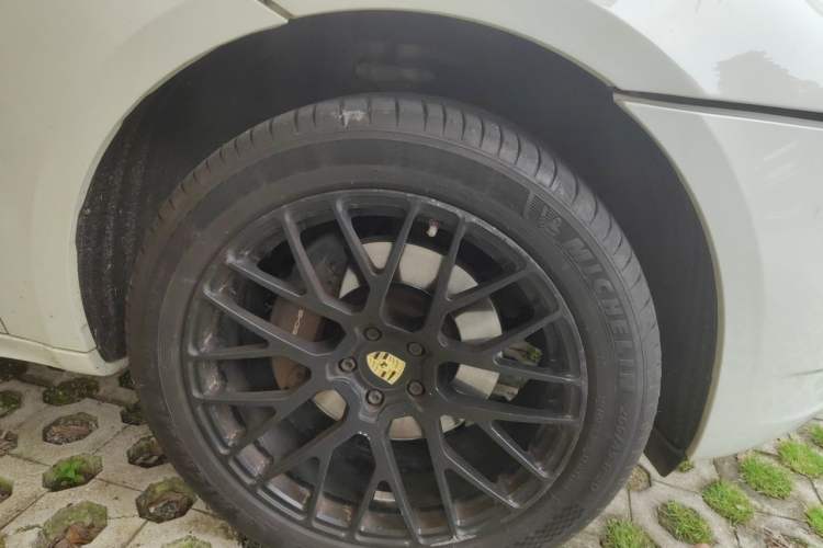 Used Porsche Macan 2017 Macan 2.0T Right Front Wheel Hub