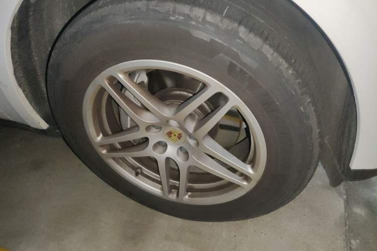 Used Porsche Macan 2017 Macan 2.0T Right Front Wheel Hub