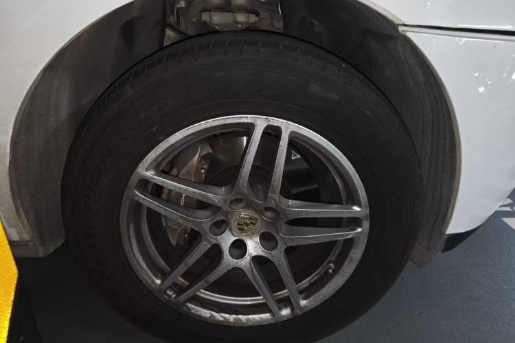 Used Porsche Macan 2017 Macan 2.0T Right Front Wheel Hub