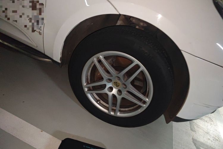 Used Porsche Macan 2017 Macan 2.0T Right Front Wheel Hub