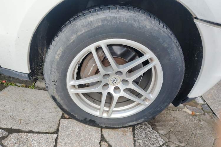 Used Porsche Macan 2017 Macan 2.0T Right Front Wheel Hub