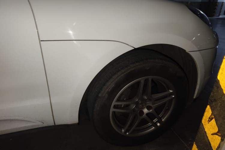 Used Porsche Macan 2017 Macan 2.0T Right Front Wheel Hub