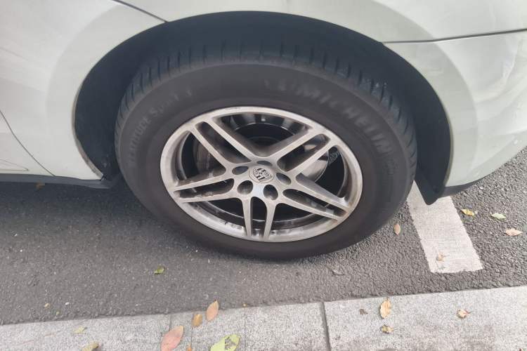 Used Porsche Macan 2017 Macan 2.0T Right Front Wheel Hub