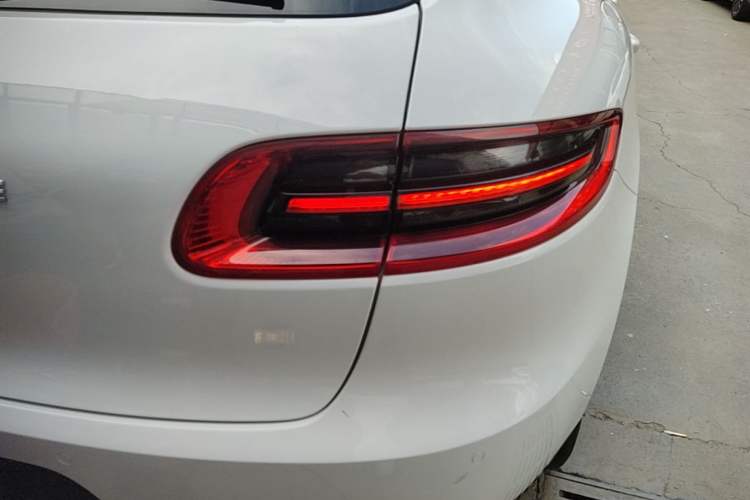 Used Porsche Macan 2017 Macan 2.0T Right Rear Taillight