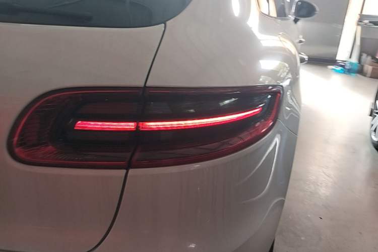 Used Porsche Macan 2017 Macan 2.0T Right Rear Taillight