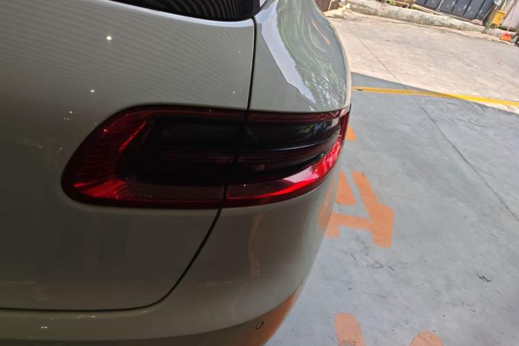 Used Porsche Macan 2017 Macan 2.0T Right Rear Taillight