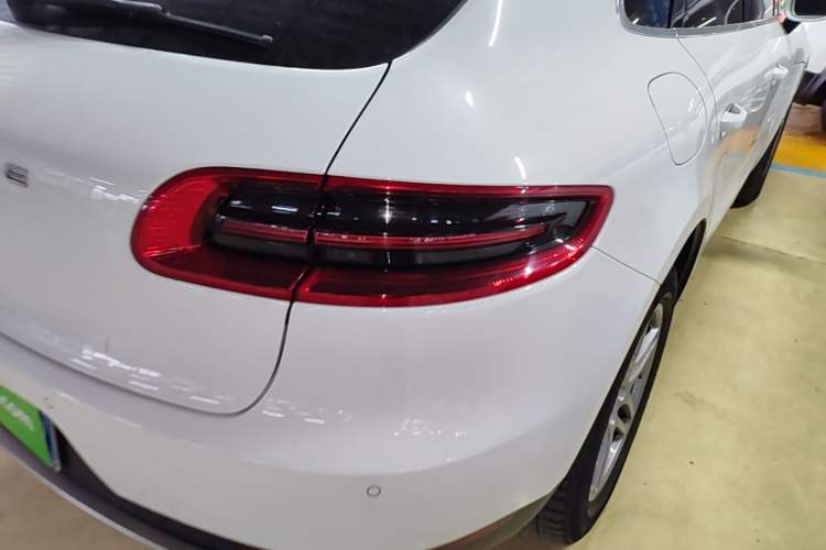 Used Porsche Macan 2017 Macan 2.0T Right Rear Taillight