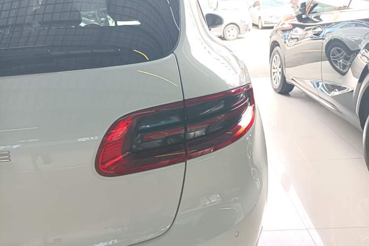 Used Porsche Macan 2017 Macan 2.0T Right Rear Taillight