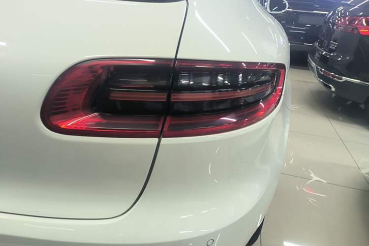 Used Porsche Macan 2017 Macan 2.0T Right Rear Taillight